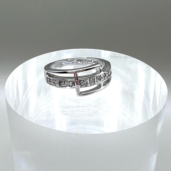 NWOT lia sophia “Splendid” Sz 7 ring, CZ wt. 0.22ct. Polished silver tone - Picture 3 of 6